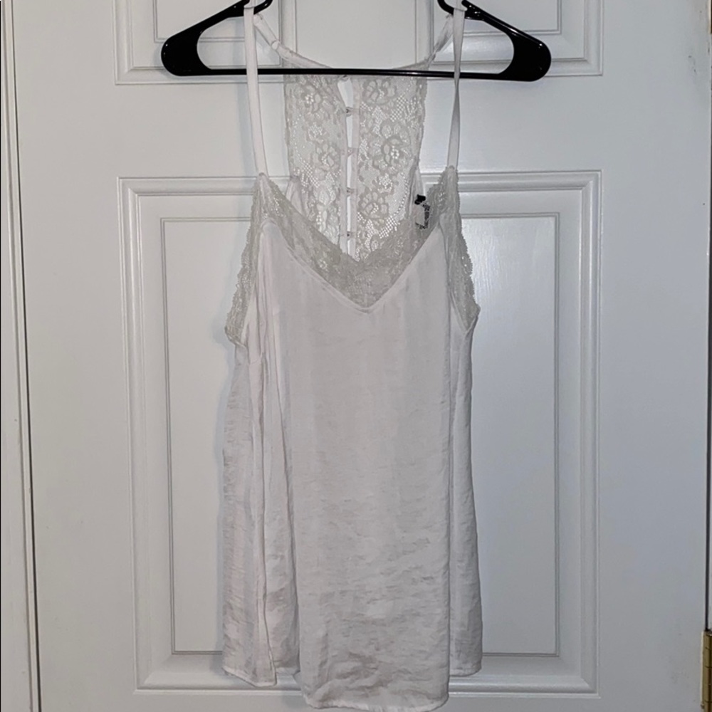 TORRID SIZE 0 WHITE TANK TOP BLOUSE